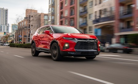 2019 Chevrolet Blazer RS Front Three-Quarter Wallpapers 450x275 (9)