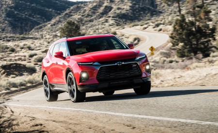 2019 Chevrolet Blazer RS Front Three-Quarter Wallpapers 450x275 (4)