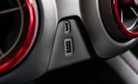 2019 Chevrolet Blazer RS Interior Detail Wallpapers 450x275 (41)