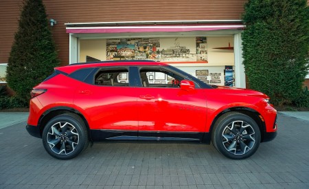 2019 Chevrolet Blazer RS Side Wallpapers 450x275 (22)