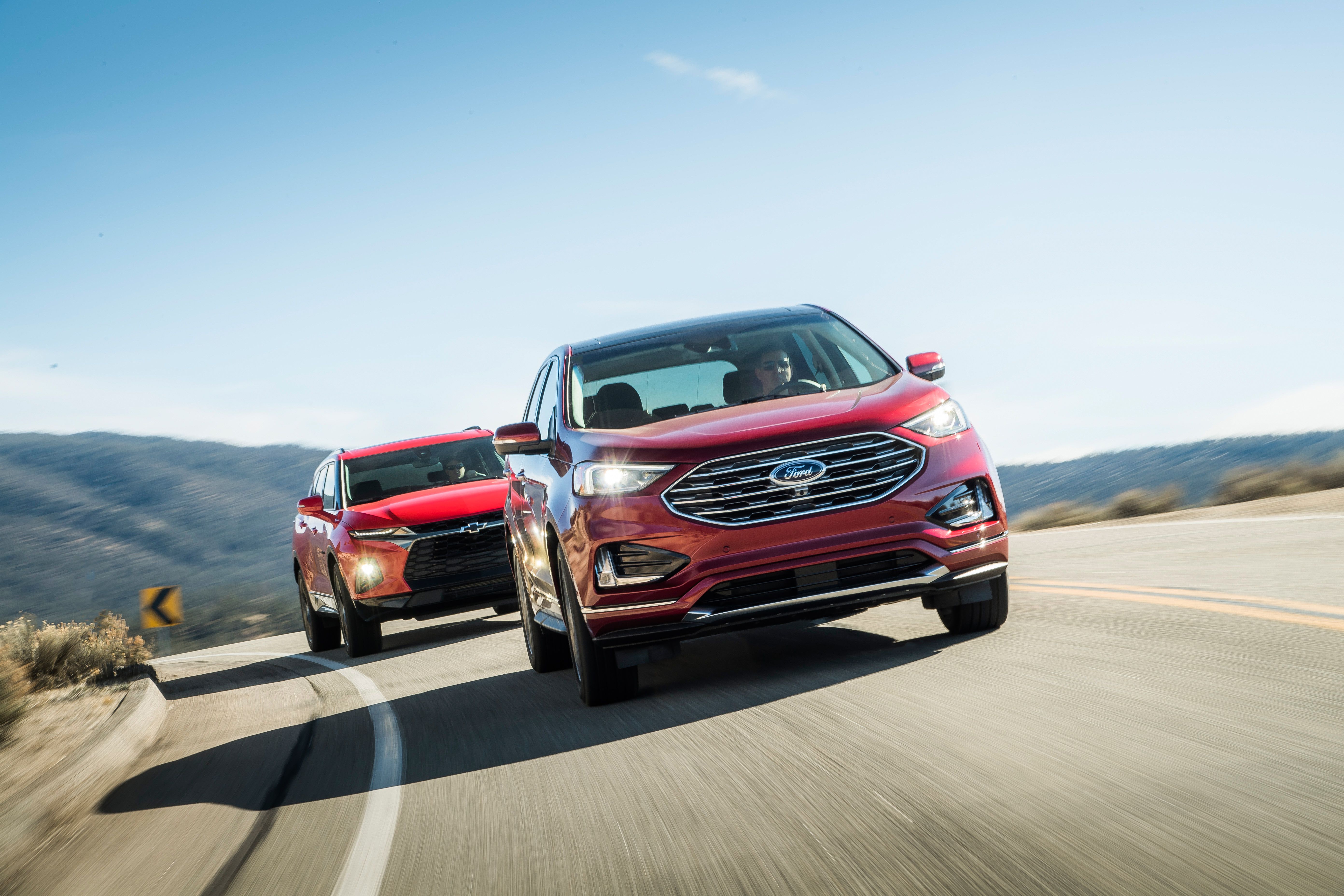 2019 Chevrolet Blazer RS vs 2019 Ford Edge Titanium Front Three-Quarter Wallpapers (2)
