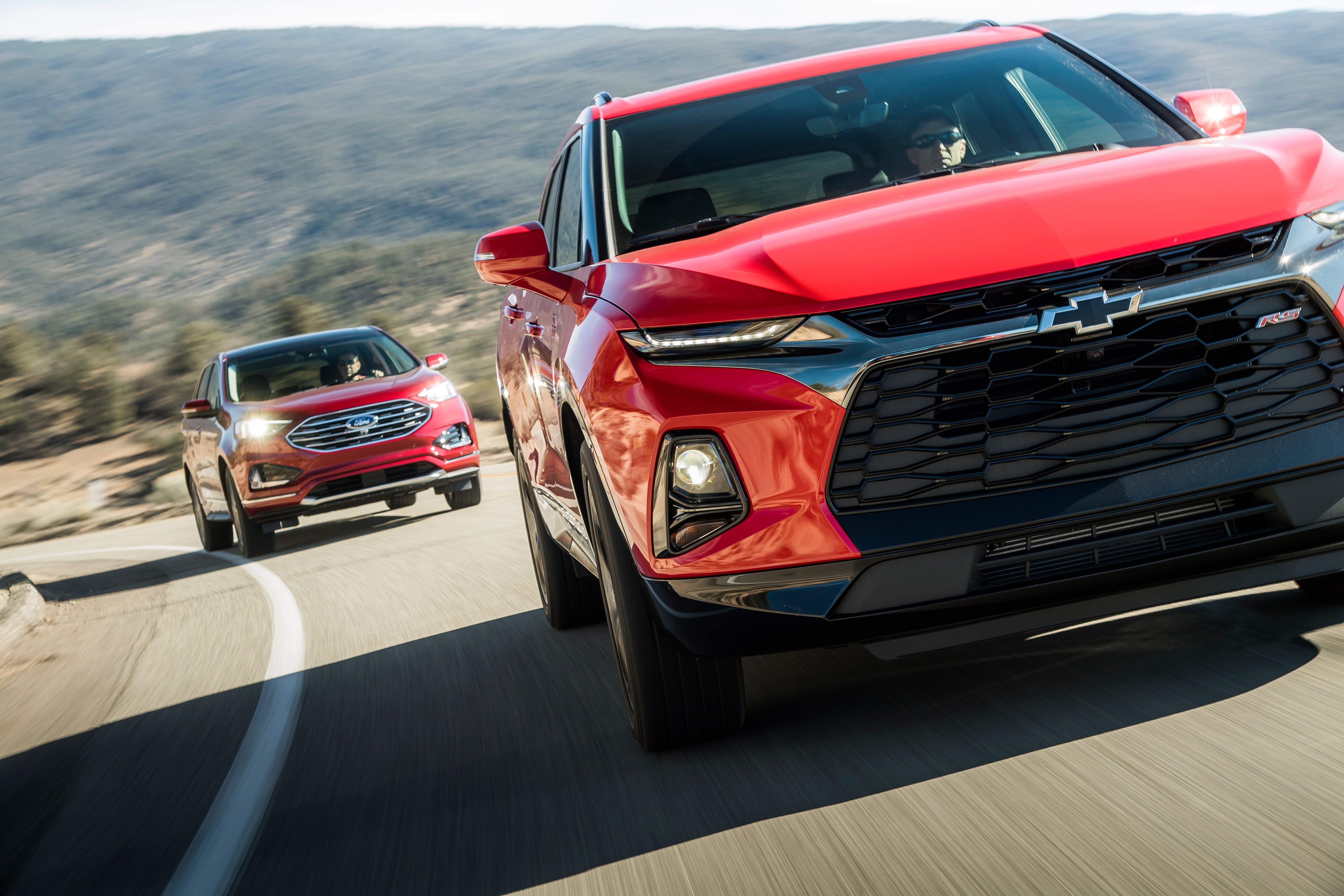 2019 Chevrolet Blazer RS vs 2019 Ford Edge Titanium Front Wallpapers (3)