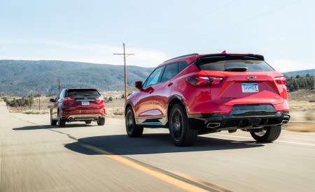 2019 Chevrolet Blazer RS vs 2019 Ford Edge Titanium Rear Three-Quarter Wallpapers 450x275 (3)