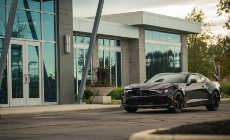 2019 Chevrolet Camaro 2.0T 1LE Front Three-Quarter Wallpapers 450x275 (103)