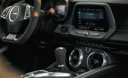 2019 Chevrolet Camaro 2.0T 1LE Interior Cockpit Wallpapers 450x275 (126)