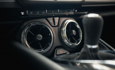 2019 Chevrolet Camaro 2.0T 1LE Interior Detail Wallpapers 450x275 (124)