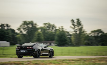 2019 Chevrolet Camaro 2.0T 1LE Rear Three-Quarter Wallpapers 450x275 (112)