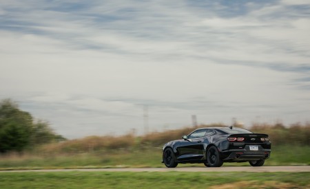 2019 Chevrolet Camaro 2.0T 1LE Rear Three-Quarter Wallpapers 450x275 (114)
