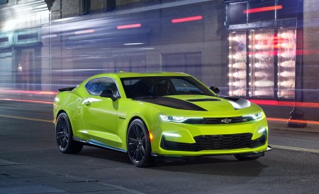 2019 Chevrolet Camaro (Color: Shock) Front Three-Quarter Wallpapers 450x275 (146)