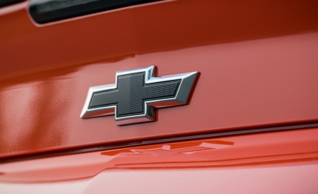 2019 Chevrolet Camaro Turbo 1LE Badge Wallpapers 450x275 (39)