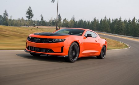 2019 Chevrolet Camaro Turbo 1LE Front Three-Quarter Wallpapers 450x275 (23)