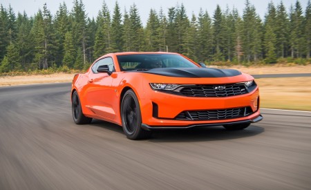 2019 Chevrolet Camaro Turbo 1LE Front Three-Quarter Wallpapers 450x275 (24)