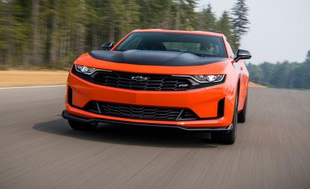 2019 Chevrolet Camaro Turbo 1LE Front Three-Quarter Wallpapers 450x275 (25)