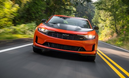 2019 Chevrolet Camaro Turbo 1LE Front Three-Quarter Wallpapers 450x275 (26)