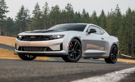 2019 Chevrolet Camaro Turbo 1LE Front Three-Quarter Wallpapers 450x275 (73)