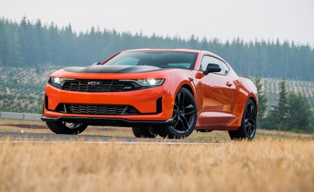 2019 Chevrolet Camaro Turbo 1LE Front Three-Quarter Wallpapers 450x275 (27)