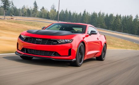 2019 Chevrolet Camaro Turbo 1LE Front Three-Quarter Wallpapers 450x275 (3)