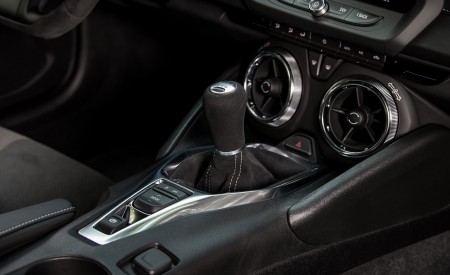2019 Chevrolet Camaro Turbo 1LE Interior Detail Wallpapers 450x275 (68)