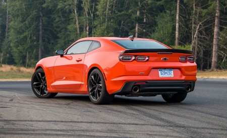 2019 Chevrolet Camaro Turbo 1LE Rear Three-Quarter Wallpapers 450x275 (31)