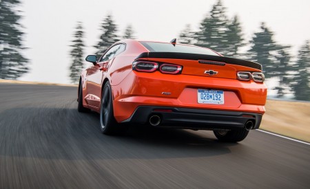 2019 Chevrolet Camaro Turbo 1LE Rear Three-Quarter Wallpapers 450x275 (32)