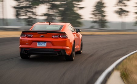 2019 Chevrolet Camaro Turbo 1LE Rear Three-Quarter Wallpapers 450x275 (33)