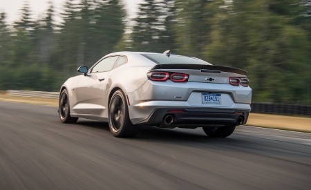 2019 Chevrolet Camaro Turbo 1LE Rear Three-Quarter Wallpapers 450x275 (80)
