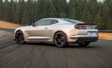 2019 Chevrolet Camaro Turbo 1LE Rear Three-Quarter Wallpapers 450x275 (75)