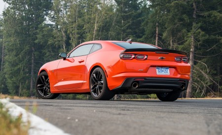 2019 Chevrolet Camaro Turbo 1LE Rear Three-Quarter Wallpapers 450x275 (34)