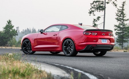2019 Chevrolet Camaro Turbo 1LE Rear Three-Quarter Wallpapers 450x275 (11)