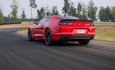 2019 Chevrolet Camaro Turbo 1LE Rear Three-Quarter Wallpapers 450x275 (4)