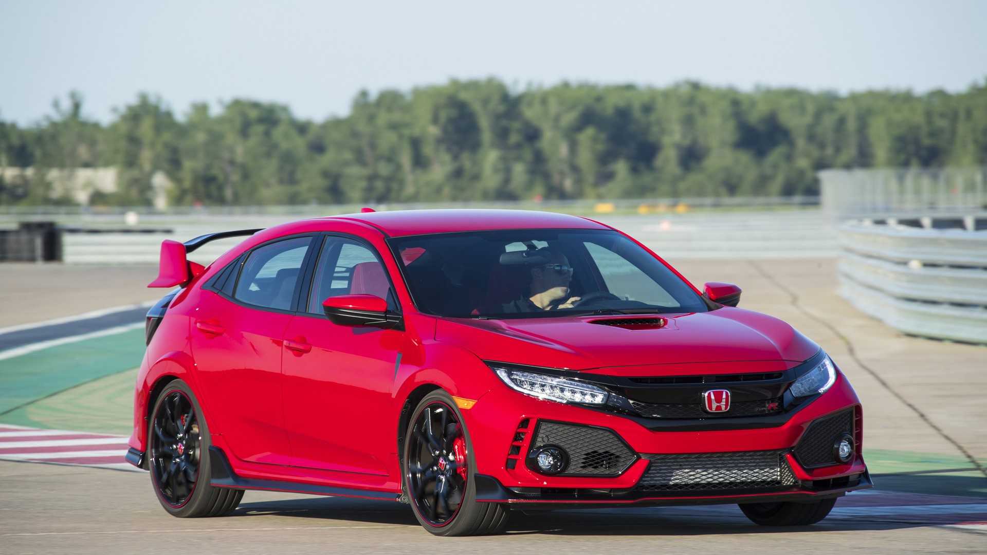 2019 Honda Civic Type R (Color: Rallye Red) Front Three-Quarter Wallpapers (7)
