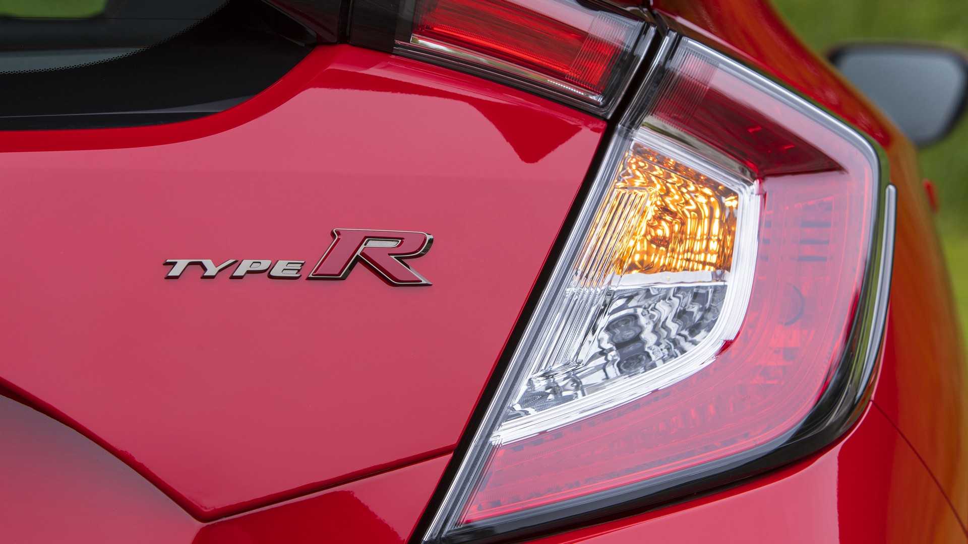 2019 Honda Civic Type R (Color: Rallye Red) Tail Light Wallpapers #52 of 182