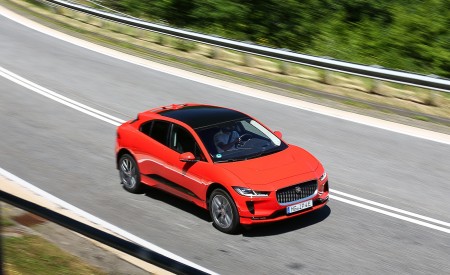 2019 Jaguar I-PACE EV400 AWD HSE First Edition (Color: Photon Red) Front Three-Quarter Wallpapers 450x275 (27)