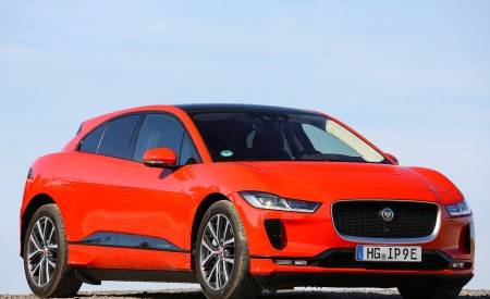 2019 Jaguar I-PACE EV400 AWD HSE First Edition (Color: Photon Red) Front Three-Quarter Wallpapers 450x275 (55)