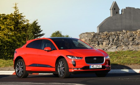 2019 Jaguar I-PACE EV400 AWD HSE First Edition (Color: Photon Red) Front Three-Quarter Wallpapers 450x275 (45)