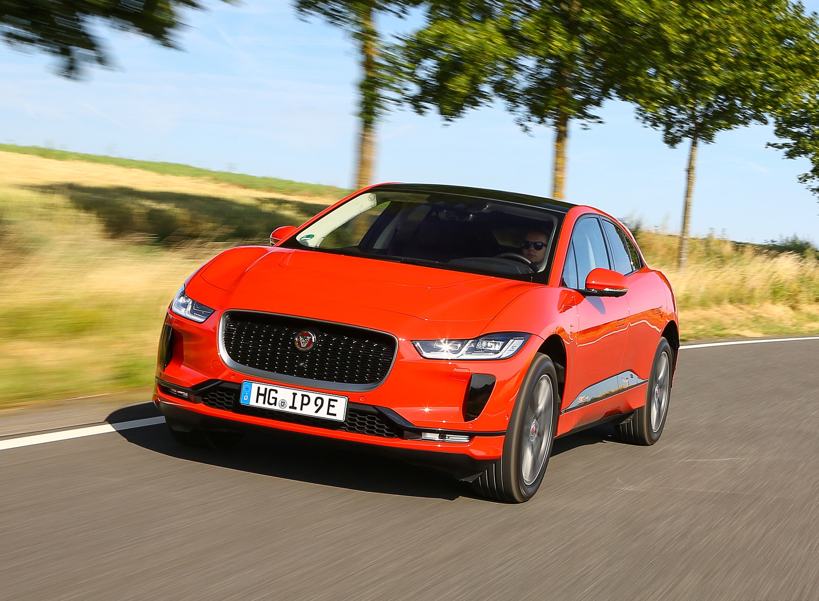 2019 Jaguar I-PACE EV400 AWD HSE First Edition (Color: Photon Red) Front Three-Quarter Wallpapers (11)
