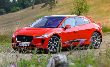 2019 Jaguar I-PACE EV400 AWD HSE First Edition (Color: Photon Red) Front Three-Quarter Wallpapers 450x275 (46)