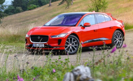 2019 Jaguar I-PACE EV400 AWD HSE First Edition (Color: Photon Red) Front Three-Quarter Wallpapers 450x275 (47)