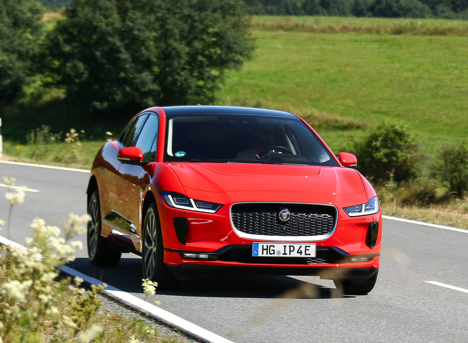 2019 Jaguar I-PACE EV400 AWD HSE First Edition (Color: Photon Red) Front Wallpapers (15)