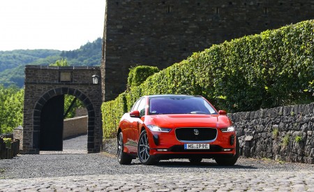 2019 Jaguar I-PACE EV400 AWD HSE First Edition (Color: Photon Red) Front Wallpapers 450x275 (49)
