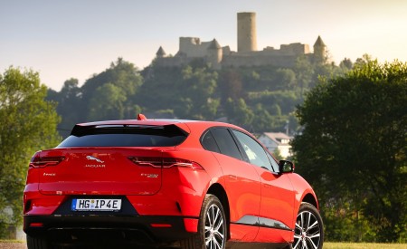 2019 Jaguar I-PACE EV400 AWD HSE First Edition (Color: Photon Red) Rear Three-Quarter Wallpapers 450x275 (60)
