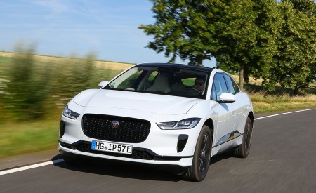 2019 Jaguar I-PACE EV400 AWD S (Color: Yulong White) Front Three-Quarter Wallpapers 450x275 (166)
