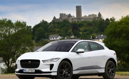 2019 Jaguar I-PACE EV400 AWD S (Color: Yulong White) Front Three-Quarter Wallpapers 450x275 (174)