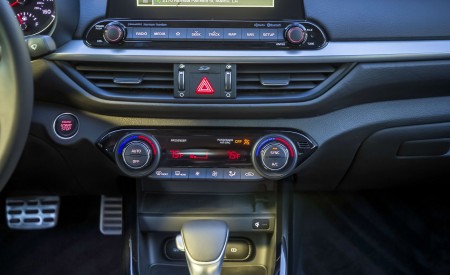 2019 Kia Forte Central Console Wallpapers 450x275 (35)