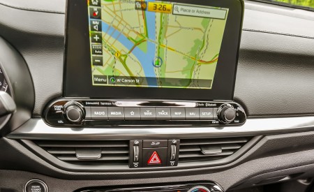 2019 Kia Forte Central Console Wallpapers 450x275 (70)