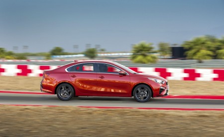 2019 Kia Forte Side Wallpapers 450x275 (8)