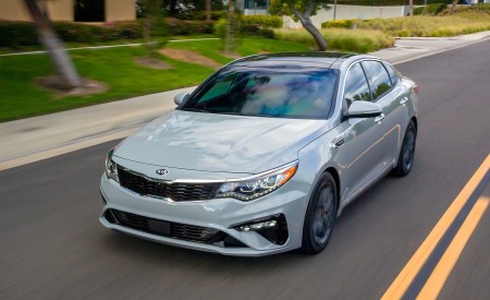 2019 Kia Optima Front Three-Quarter Wallpapers 450x275 (12)