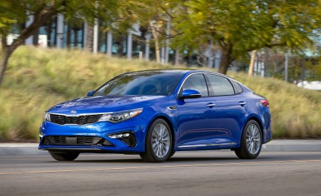 2019 Kia Optima Front Three-Quarter Wallpapers 450x275 (9)