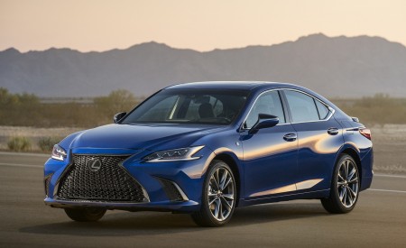 2019 Lexus ES 350 F-Sport Front Three-Quarter Wallpapers 450x275 (4)