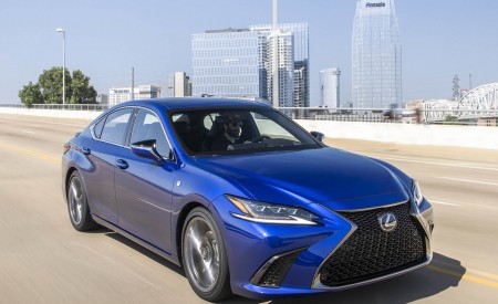 2019 Lexus ES 350 F-Sport Front Three-Quarter Wallpapers 450x275 (35)